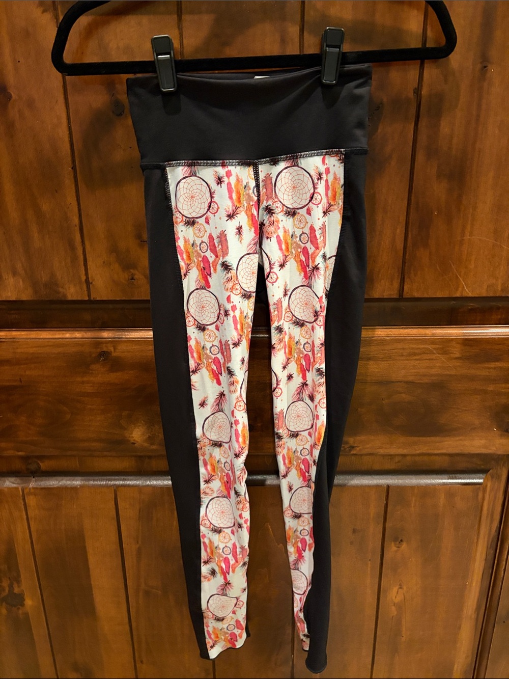 🪶 Hottie Yoga Wear Reversible Black Leggings with Dreamcatcher Print Panels